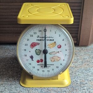Vintage American Family Scale Yellow